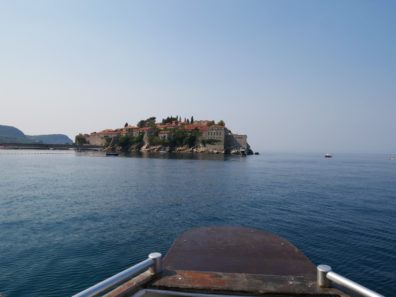 Остров Святого Стефана на морской прогулке из Будвы
