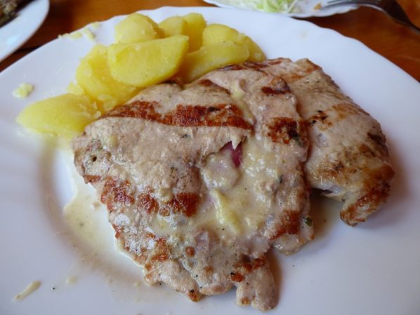 Обед в каньонах мясное блюдо