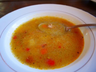 Овощной суп с мясом на обед после рафтинга