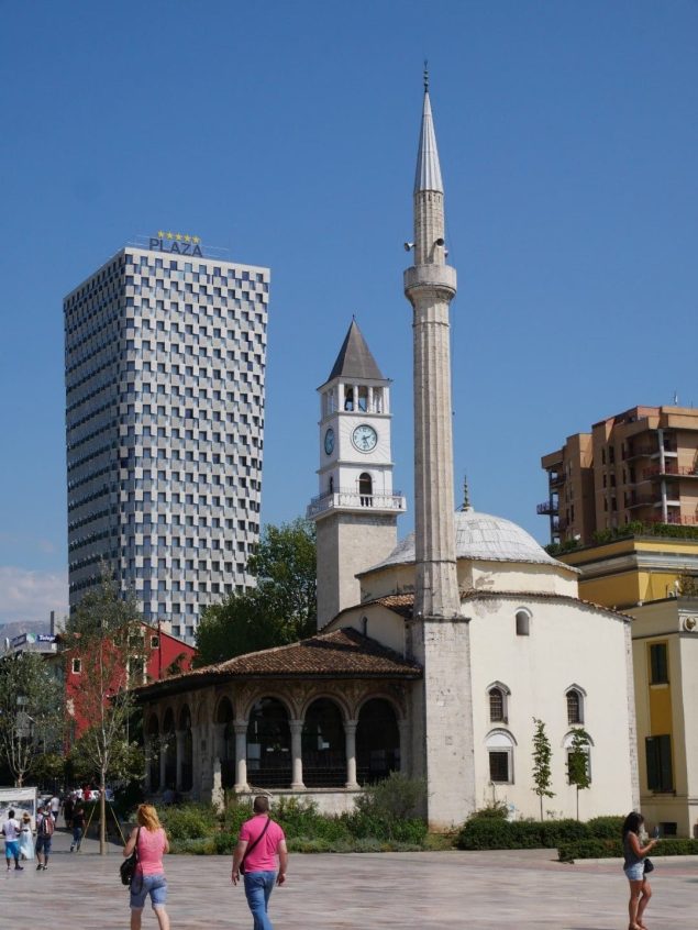 Мечеть на площади Скандербега в Тиране, Албания