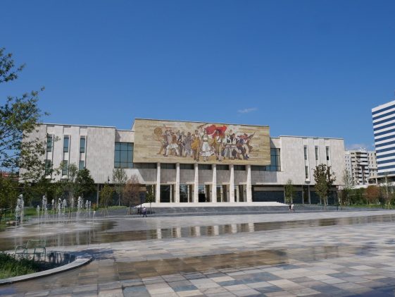 На площади Скандербега в Тиране, Албания