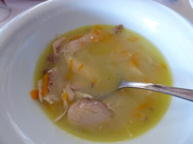 Порция супа в ресторане Тираны, Албания