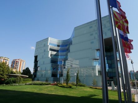 Торговый центр в Тиране, Албания