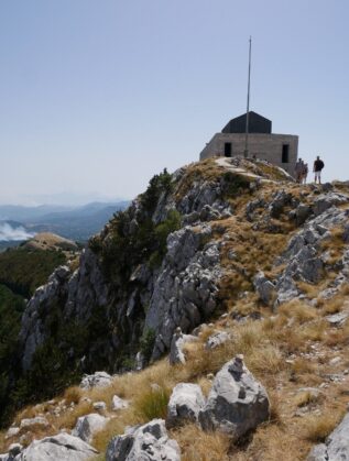 Мавзолей на вершине горы Ловчен в Черногории