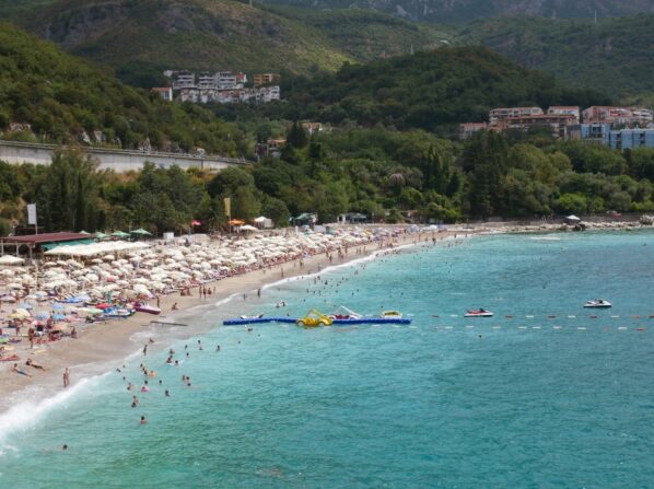 Пляж Каменево и количество туристов в августе