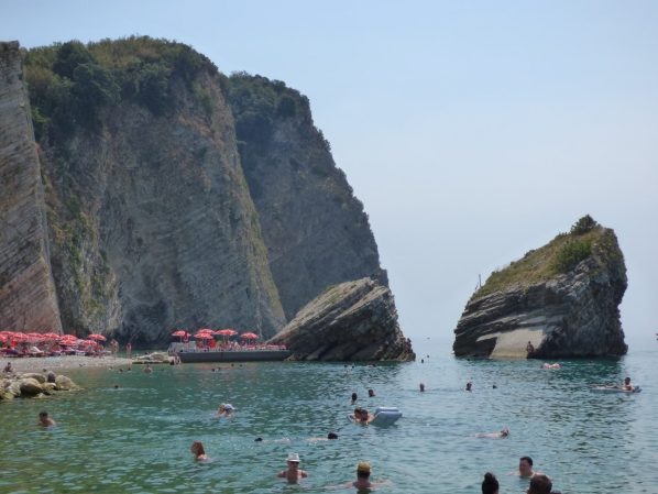 Пляжи на острове Гавайи в Черногории