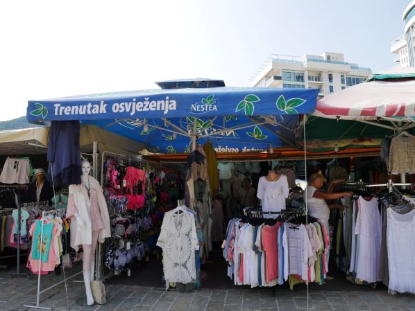 Вещевой рынок в Будве, Черногория
