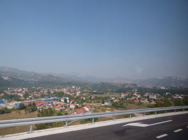 Цетинье из окна автобуса, Черногория