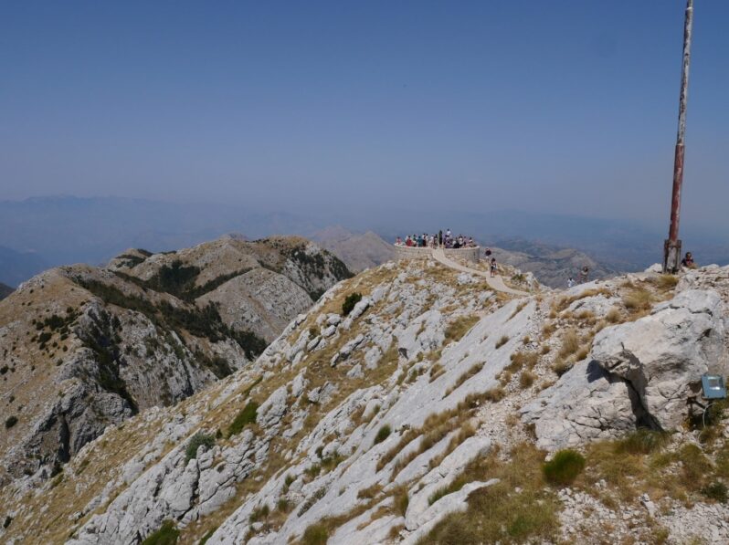 Виды с мавзолея на обзорную площадку Ловчена, Черногория