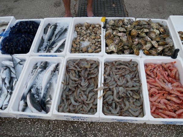 Морепродукты на набережной Будвы, Черногория