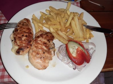Порция куриной грудки в Кужине, Будва