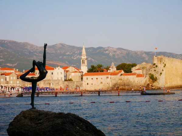 Визитная карточка Будвы, балерина, Черногория