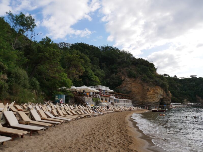 Пляж Могрен утром, Черногория